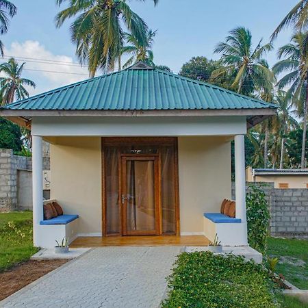 Mafia Neptune Villa Lodge Utende Екстериор снимка