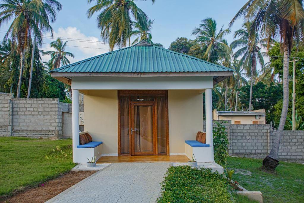 Mafia Neptune Villa Lodge Utende Екстериор снимка