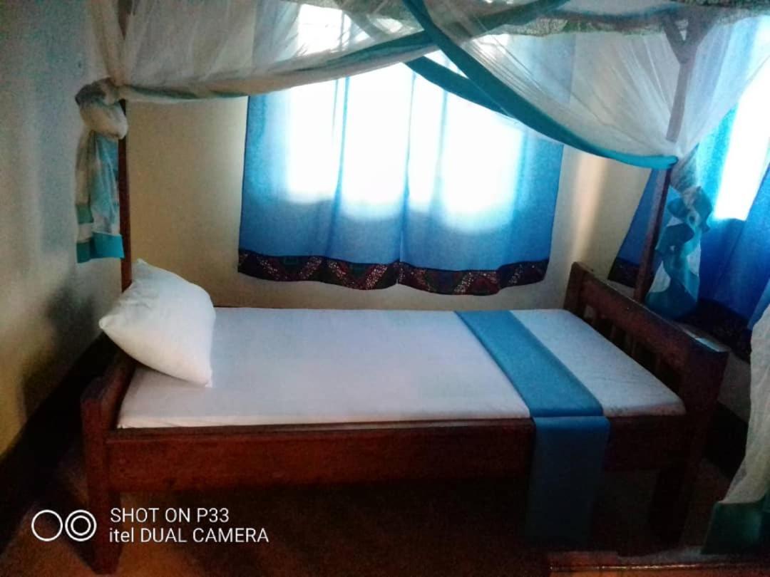 Mafia Neptune Villa Lodge Utende Екстериор снимка