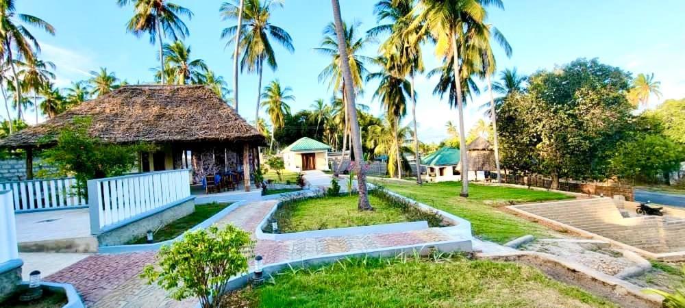 Mafia Neptune Villa Lodge Utende Екстериор снимка