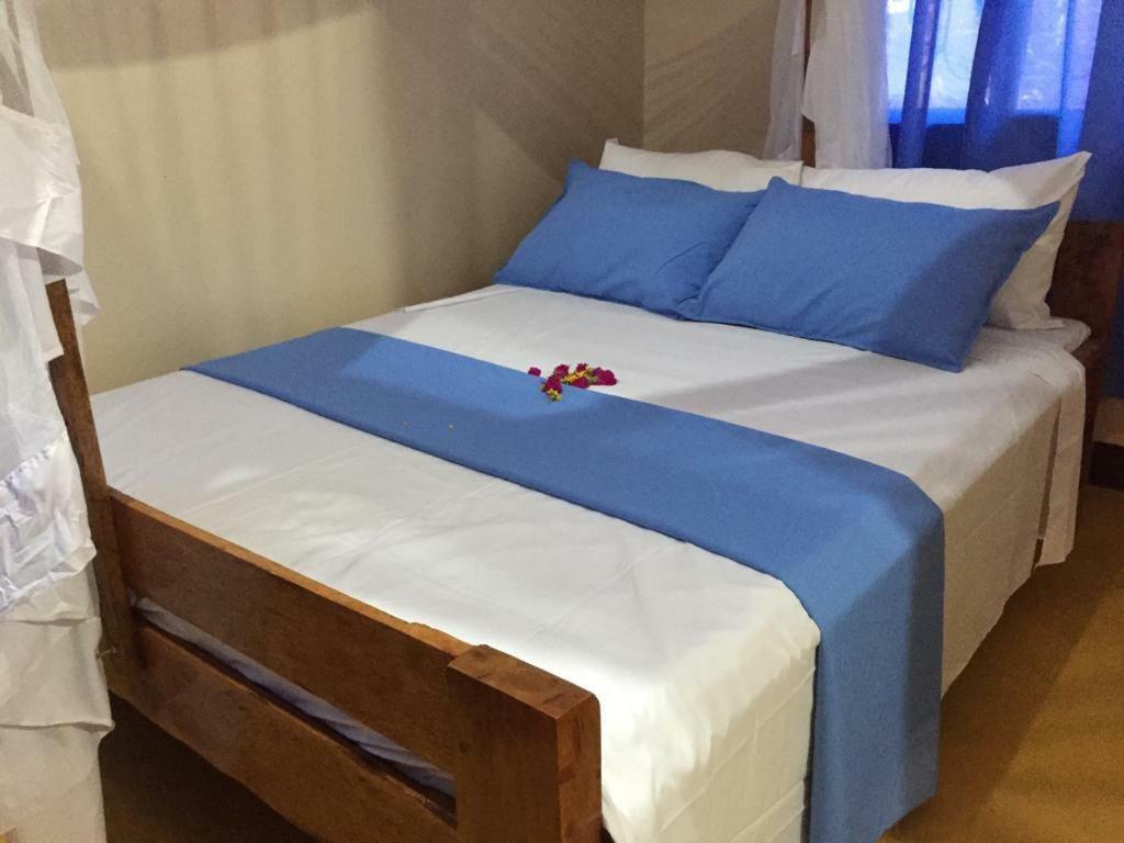 Mafia Neptune Villa Lodge Utende Екстериор снимка