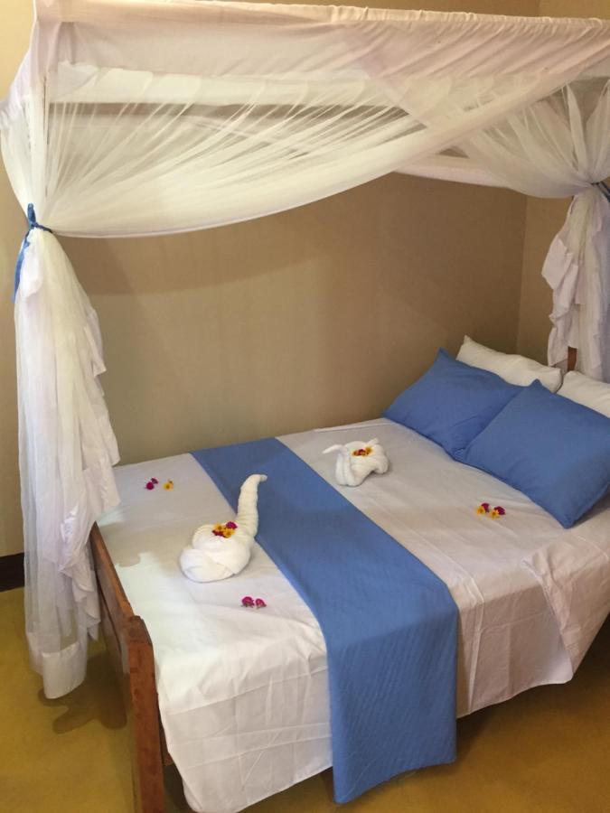 Mafia Neptune Villa Lodge Utende Екстериор снимка